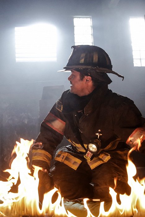 Taylor Kinney - Chicago Fire - A Nuisance Call - De la película