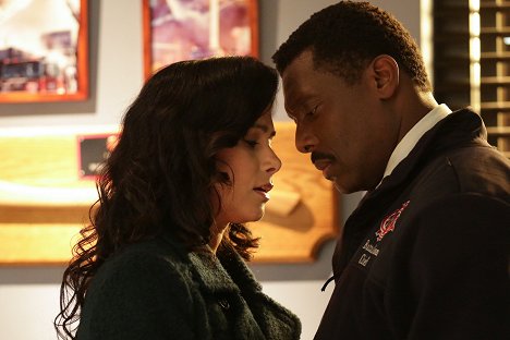 Melissa Ponzio, Eamonn Walker - Chicago Fire - Těžká váha - Z filmu