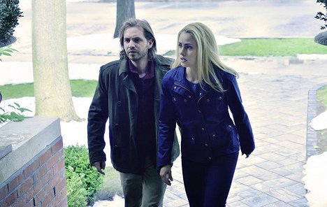 Aaron Stanford, Amanda Schull - 12 Monkeys - Mentally Divergent - Kuvat elokuvasta