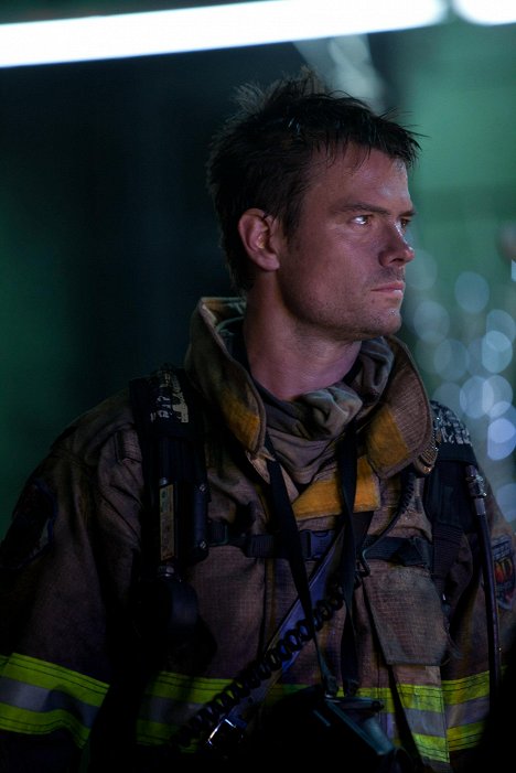 Josh Duhamel - Fire with Fire - Van film