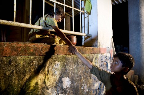 Rubina Ali, Ayush Mahesh Khedekar - Slumdog Millionär - Filmfotos