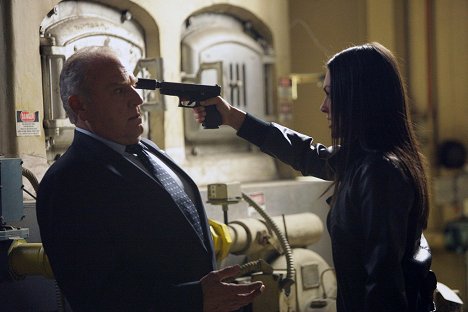 Bill Smitrovich, Taylor Cole