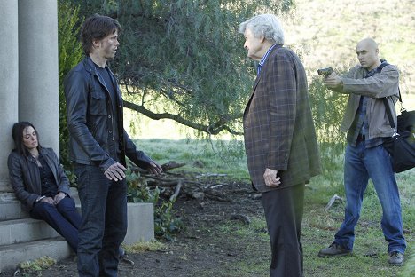 Taylor Cole, Jason Ritter, Hal Holbrook - The Event - Cut Off the Head - Photos