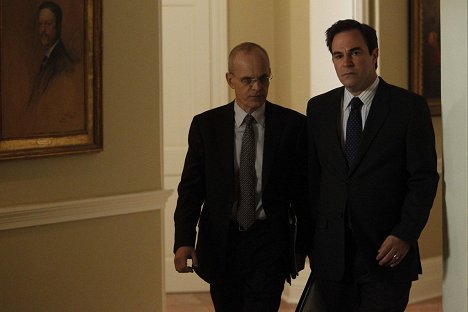 Željko Ivanek, Roger Bart - The Event - Us or Them - Z filmu