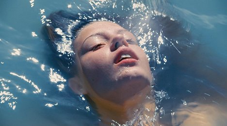 Adèle Exarchopoulos - Blue Is the Warmest Color - Photos