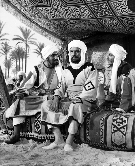 Laurence Olivier - Khartoum - Photos