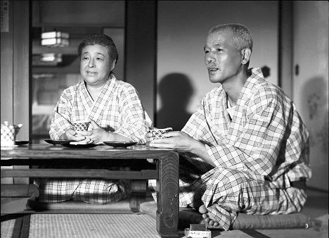 Chieko Higashiyama, Chishû Ryû - Cuentos de Tokio - De la película