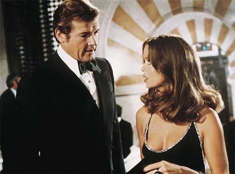 Roger Moore, Barbara Bach - The Spy Who Loved Me - Photos