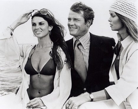 Caroline Munro, Roger Moore, Barbara Bach - James Bond - Der Spion, der mich liebte - Filmfotos