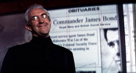 Jonathan Pryce - James Bond: Zajtrajšok nikdy nezomiera - Z filmu