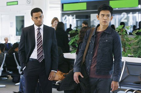 Michael Ealy, John Cho - FlashForward - A561984 - Van film