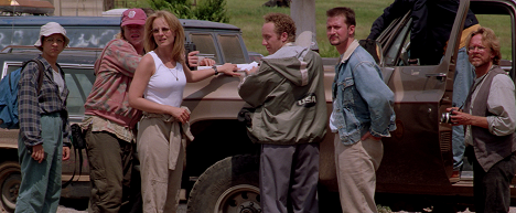 Philip Seymour Hoffman, Helen Hunt, Joey Slotnick, Todd Field - Twister - Kuvat elokuvasta