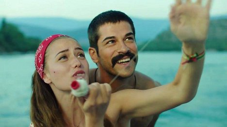 Fahriye Evcen, Burak Özçivit - Aşk Sana Benzer - Z filmu