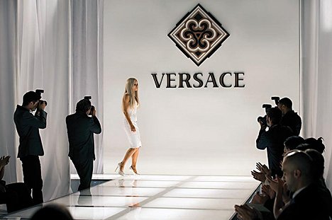 Gina Gershon - Donatella Versace - Z filmu
