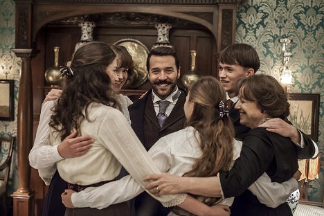 Jeremy Piven, Greg Austin, Kika Markham - Mr. Selfridge - Episode 9 - Do filme