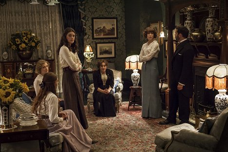 Kika Markham, Frances O'Connor, Jeremy Piven - Mr. Selfridge - Episode 9 - De la película