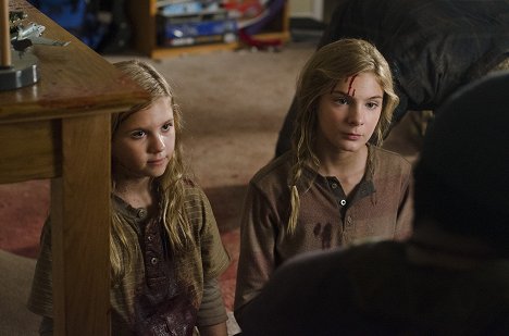 Kyla Kenedy, Brighton Sharbino - The Walking Dead - What Happened and What's Going On - Photos