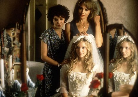 Mili Avital, Lena Olin, Claire Danes - Polish Wedding - Z filmu