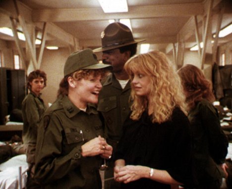 Eileen Brennan, Hal Williams, Goldie Hawn - Tyttö joka kävi intin - Kuvat elokuvasta