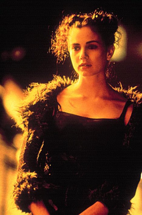 Mia Kirshner - The Crow: City of Angels - Photos