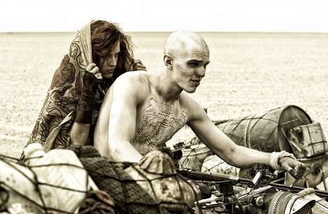 Riley Keough, Nicholas Hoult - Mad Max: Furia en la carretera - De la película