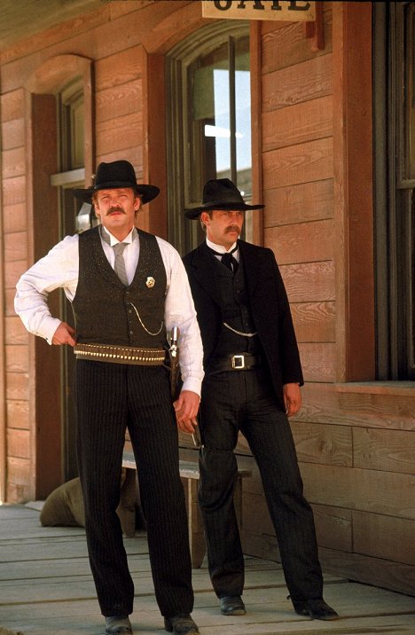 Michael Madsen, Kevin Costner - Wyatt Earp - Kuvat elokuvasta