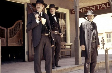 Michael Madsen, Linden Ashby, Kevin Costner - Wyatt Earp - De la película