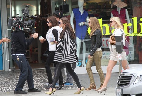Emma Watson, Katie Chang, Taissa Farmiga, Claire Julien - Bling Ring: Jako VIPky - Z natáčení