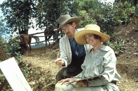 Ian McKellen, Penelope Keith - Priest of Love - Z filmu