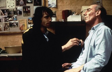 Daniel Day-Lewis, Pete Postlethwaite