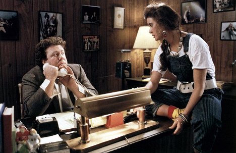 George Wendt, Demi Moore - No Small Affair - Z filmu