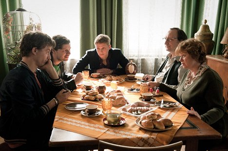 Christian Friedel, Friedrich Mücke, Matthias Schweighöfer, Rainer Bock, Imogen Kogge - Russendisko - Z filmu
