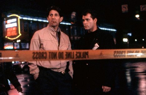 Peter Coyote, Ray Liotta - Unforgettable - Photos
