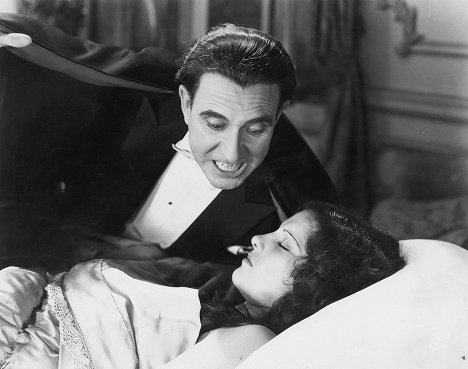 Carlos Villarías, Lupita Tovar - Dracula - Kuvat elokuvasta