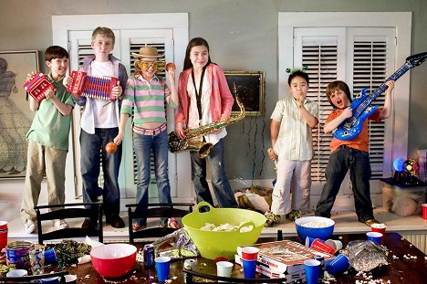 Tyler Patrick Jones, Dean Collins, Haley Ramm, Miranda Cosgrove, Andrew Vo, Slade Pearce - Yours, Mine and Ours - Photos