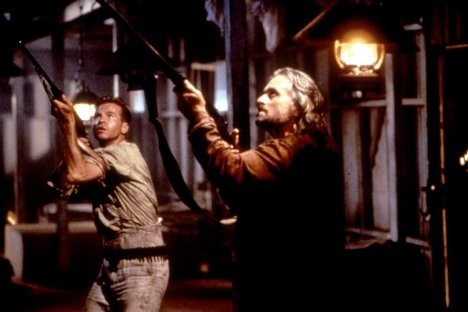 Val Kilmer, Michael Douglas - The Ghost and the Darkness - Photos