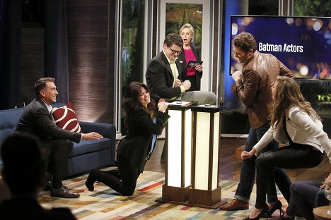 Rob Riggle, Valerie Bertinelli, Jane Lynch, Matthew Morrison, Sarah Chalke - Hollywood Game Night - Z filmu