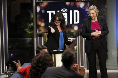 Valerie Bertinelli, Jane Lynch - Hollywood Game Night - Z filmu