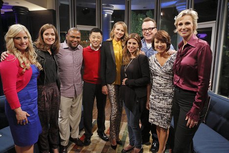 Rose Byrne, Anthony Anderson, Stacy Keibler, Jamie-Lynn Sigler, Tom Arnold, Patricia Heaton, Jane Lynch - Hollywood Game Night - Making of