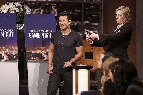 Mario Lopez, Jane Lynch - Hollywood Game Night - Kuvat elokuvasta
