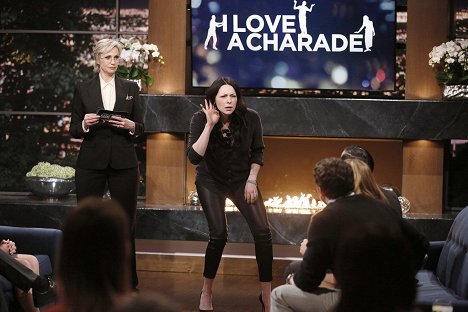 Jane Lynch, Laura Prepon - Hollywood Game Night - Z filmu