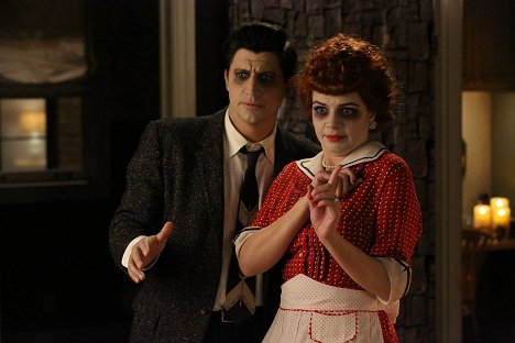 Ken Marino, Casey Wilson - Marry Me - Scary Me - Photos