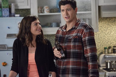 Casey Wilson, Ken Marino - Marry Me - Win Me - Film