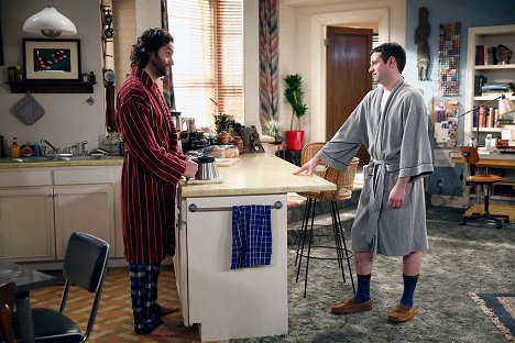 Chris D'Elia, Brent Morin - Undateable - A Japanese Businessman Walks Into a Bar - Film