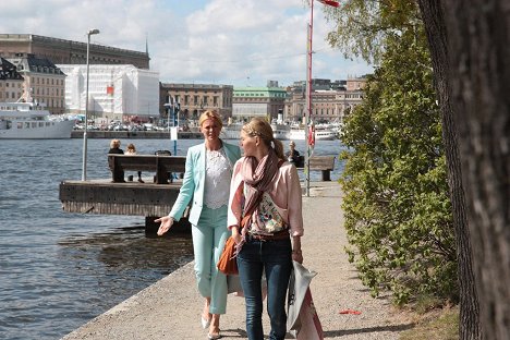 Josephine Bornebusch, Hanna Alström - Welcome to Sweden - Vänner - Filmfotos
