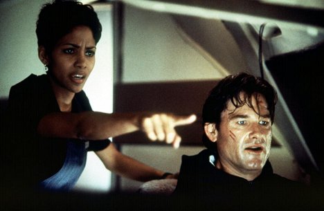 Halle Berry, Kurt Russell - Ultime décision - Film
