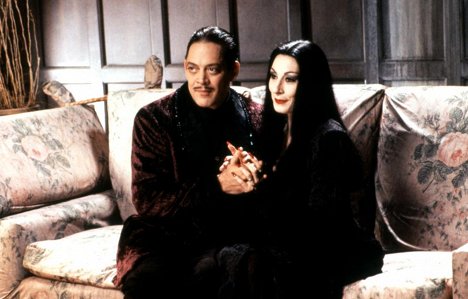 Raul Julia, Anjelica Huston - The Addams Family - Van film