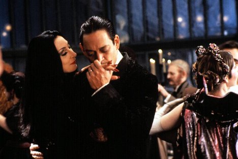 Anjelica Huston, Raul Julia - Addams Family - perhe Addams - Kuvat elokuvasta