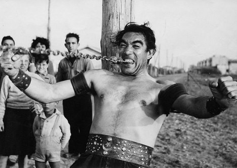Anthony Quinn - The Road - Photos