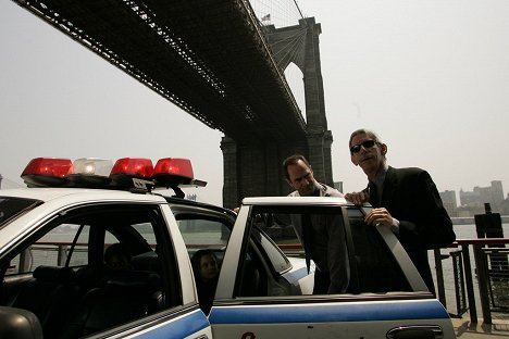 Christopher Meloni, Richard Belzer - Law & Order: Special Victims Unit - Cage - Photos